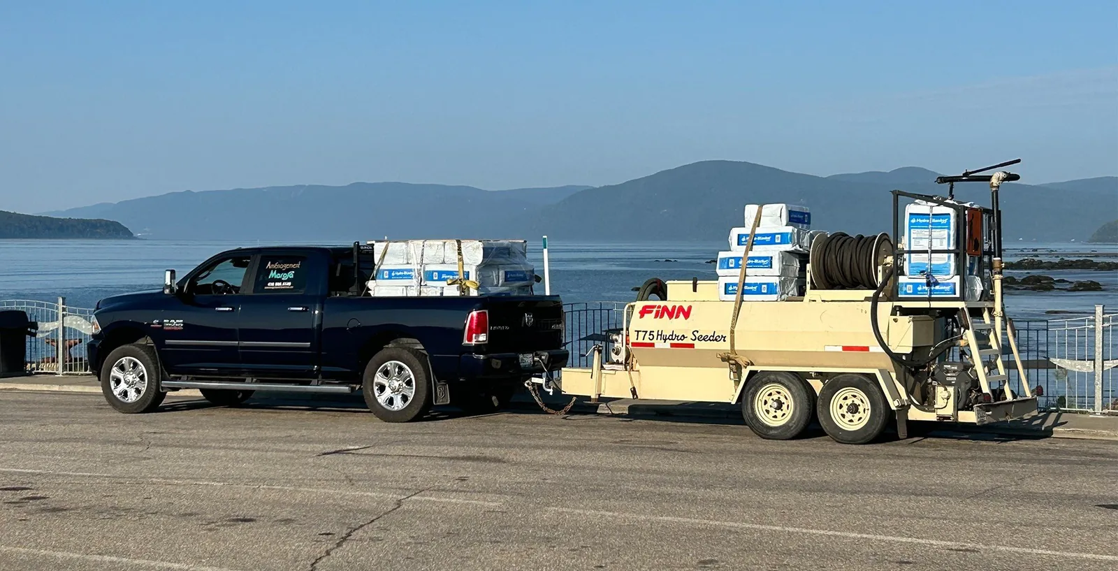 Camion d’Aménagement Marosa et équipement d’hydro-ensemencement